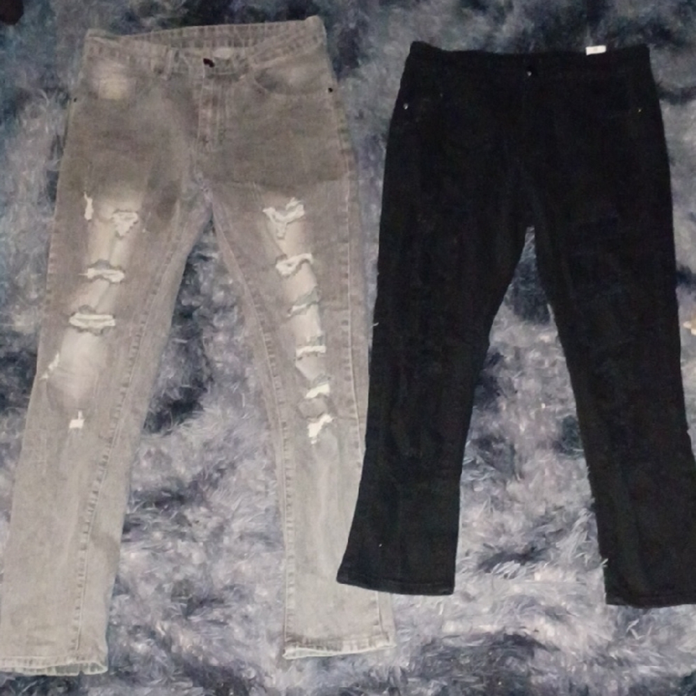 Stylish Ripped Jeans Set in Gray and Black